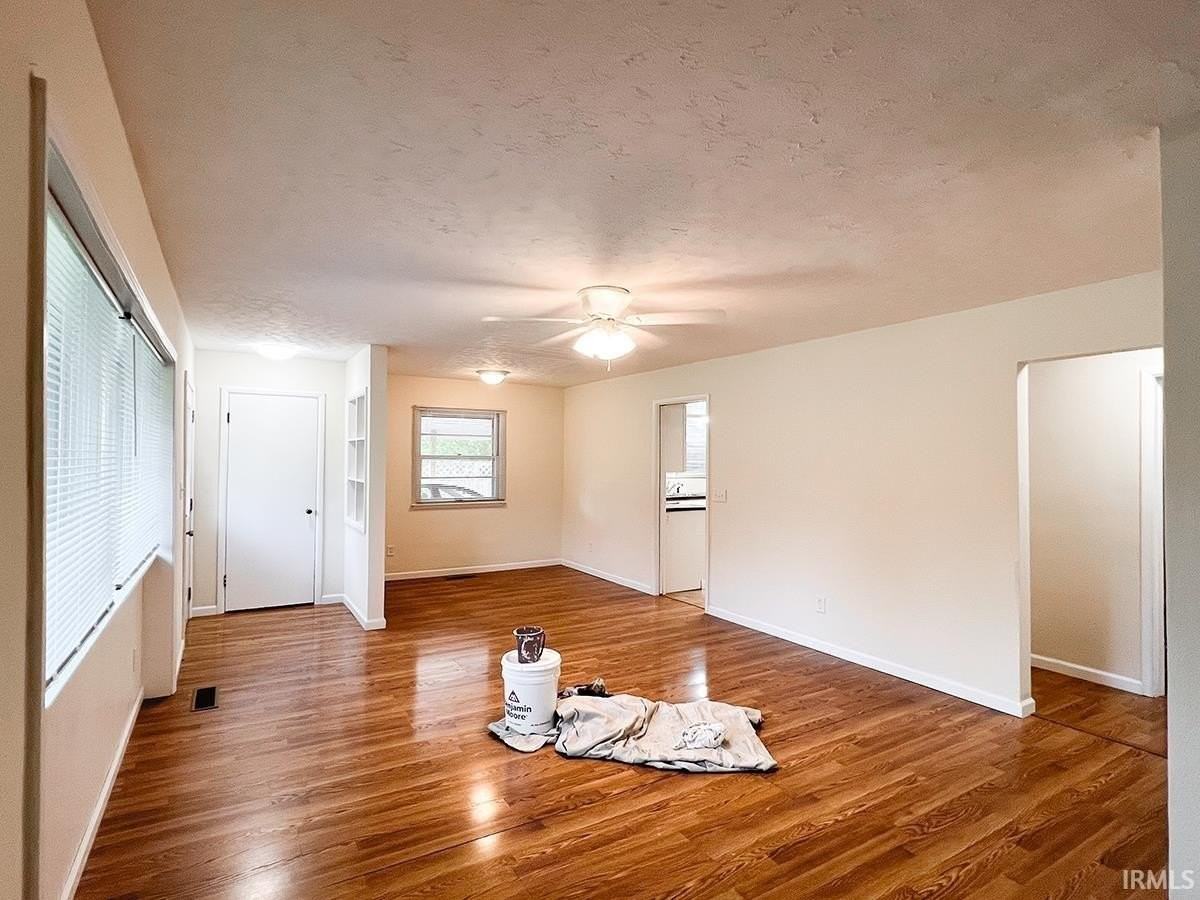 2500 E 8th St - Photo 4 of 34