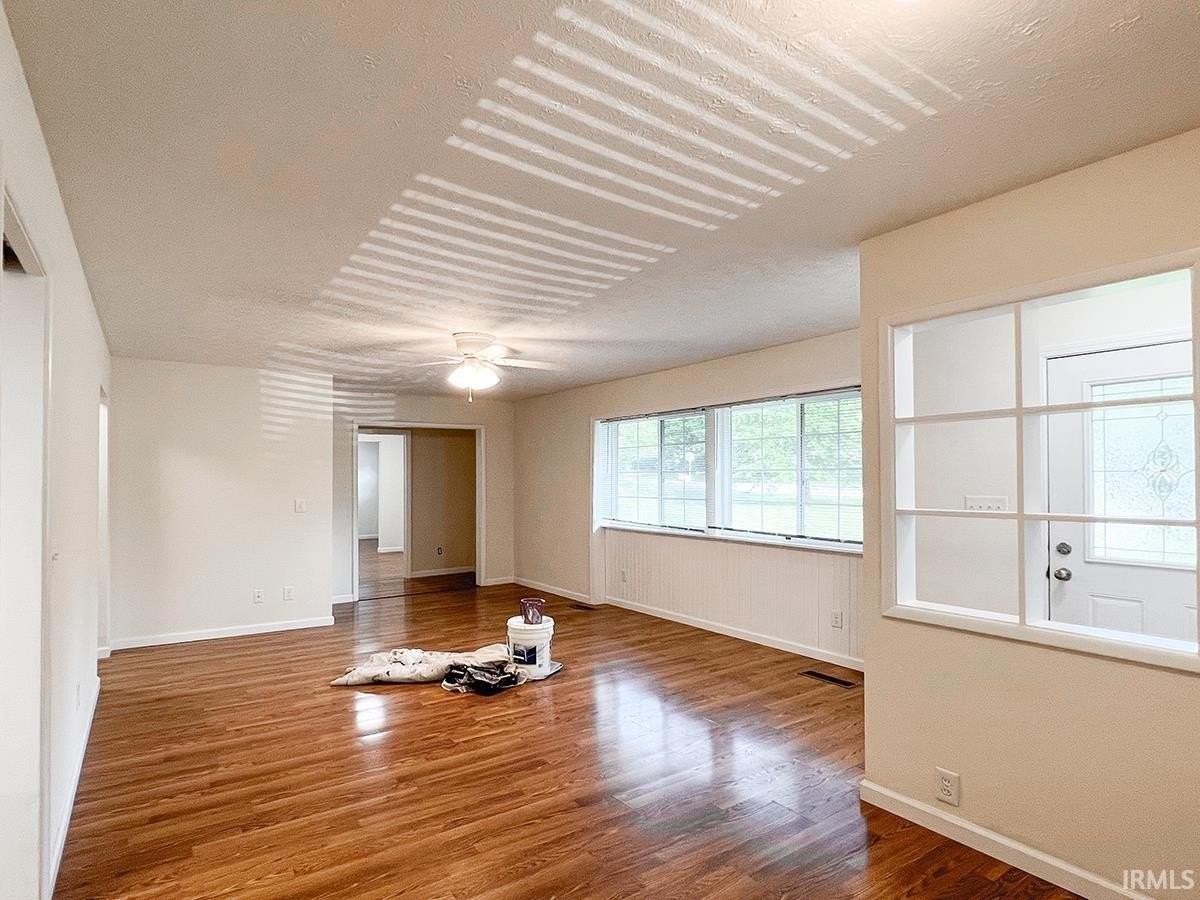 2500 E 8th St - Photo 5 of 34