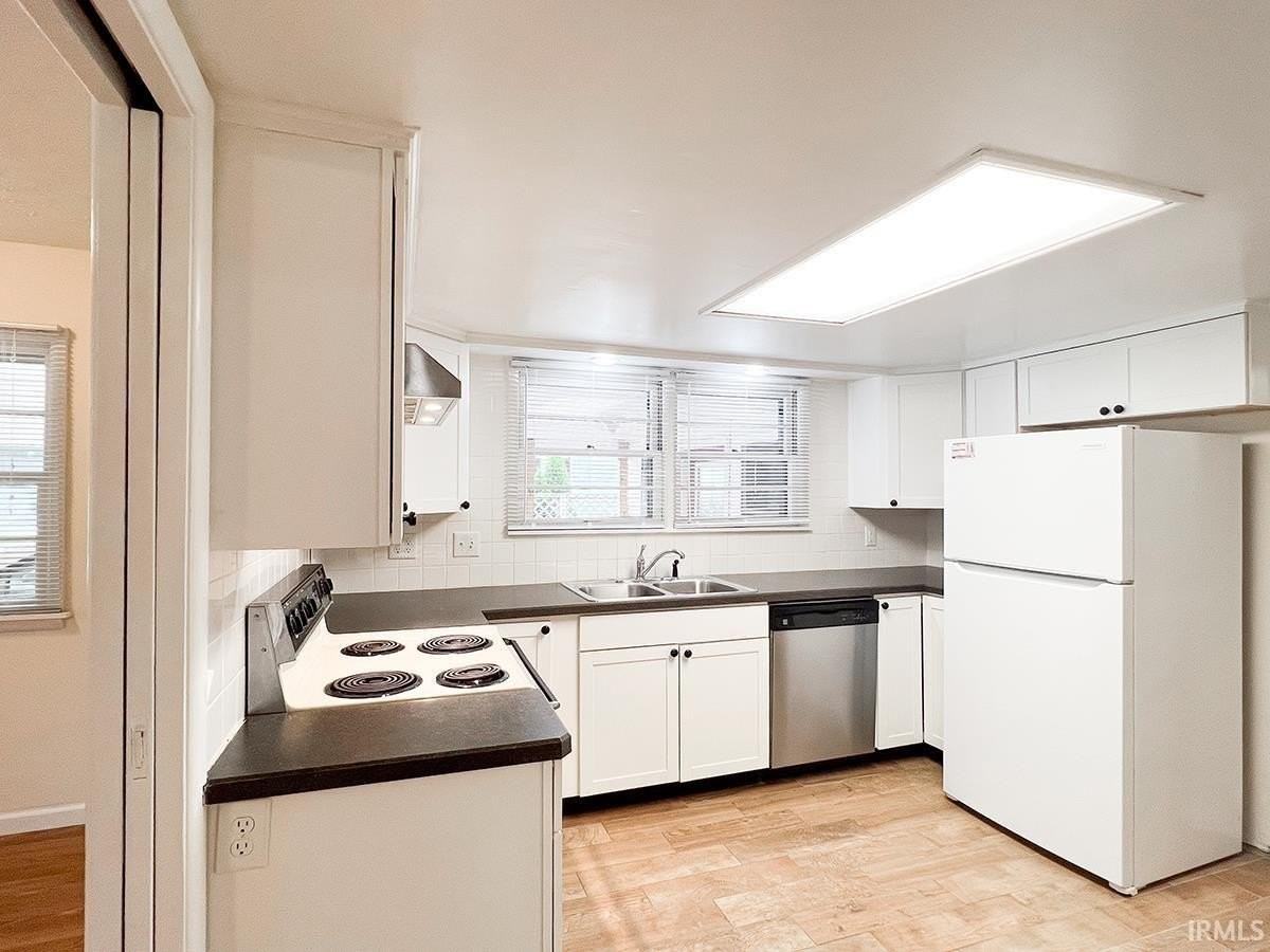 2500 E 8th St - Photo 6 of 34