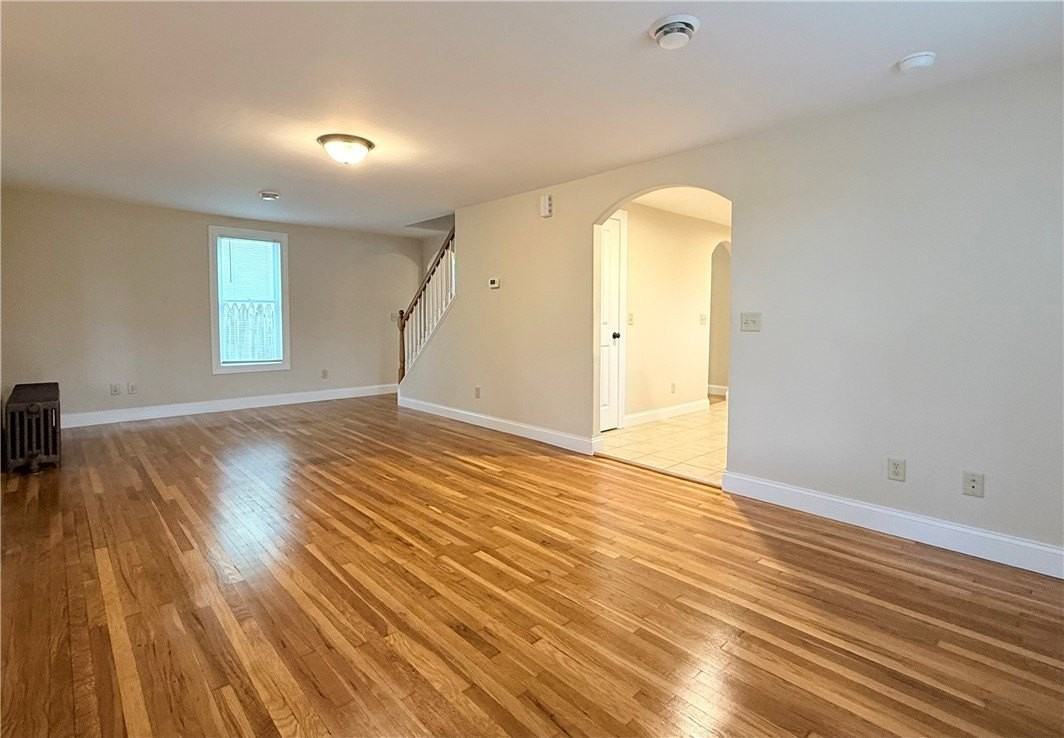 206 E 11th St - Photo 3 of 12