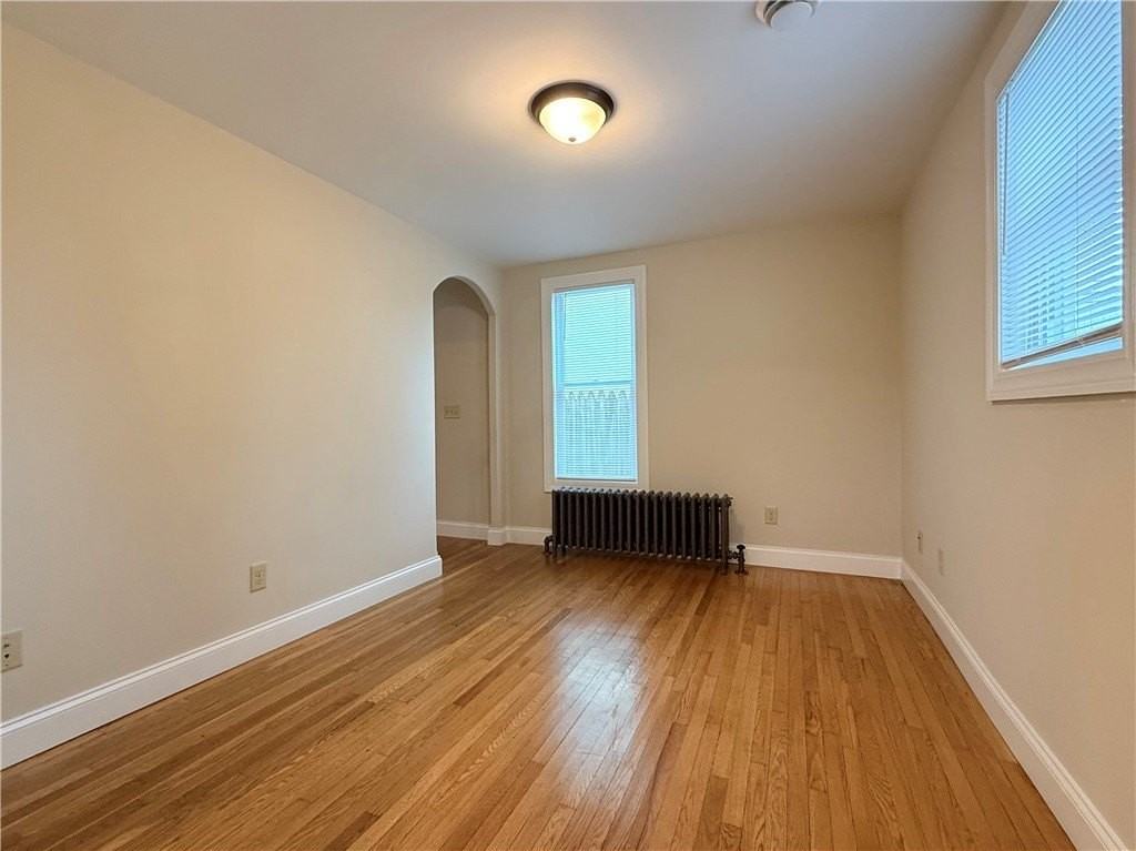 206 E 11th St - Photo 7 of 12