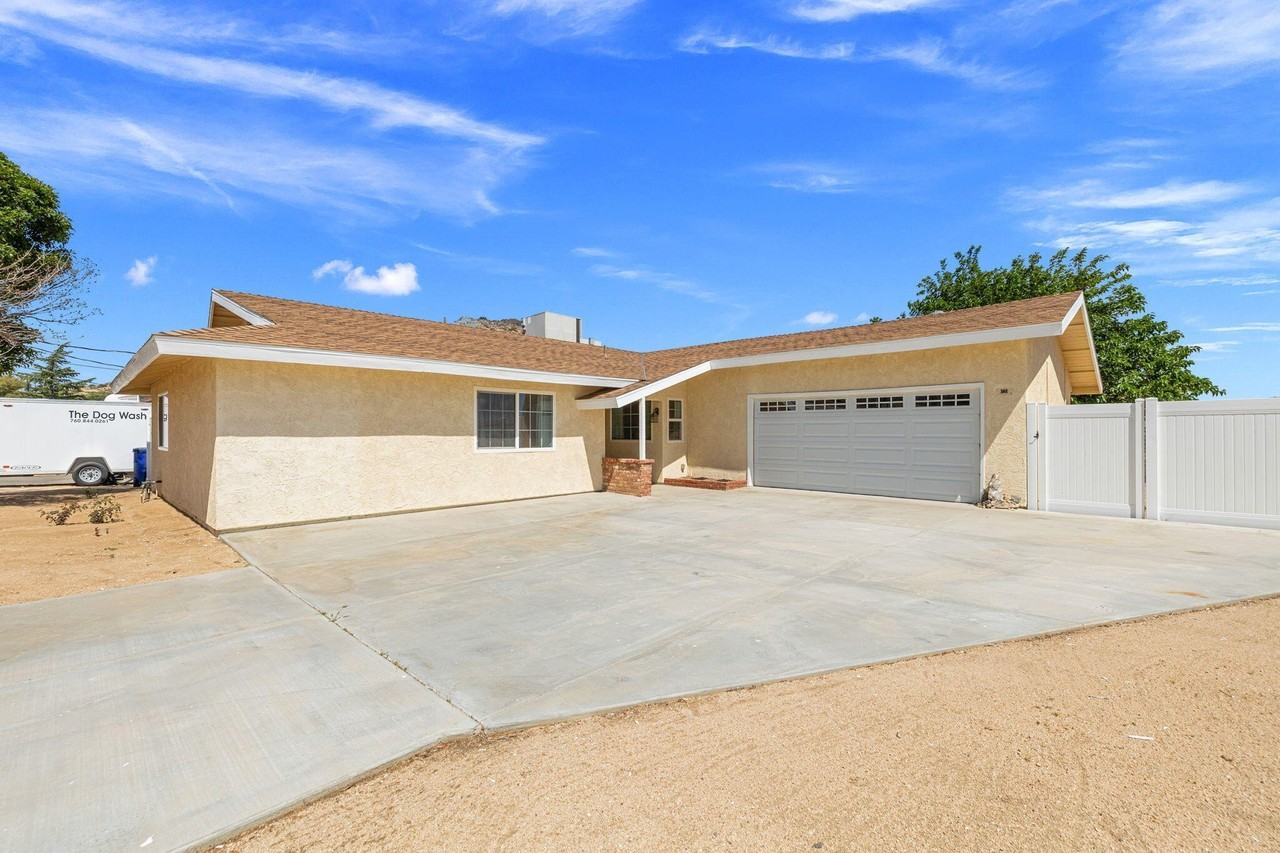 56034 Desert Gold Dr - Photo 4 of 50