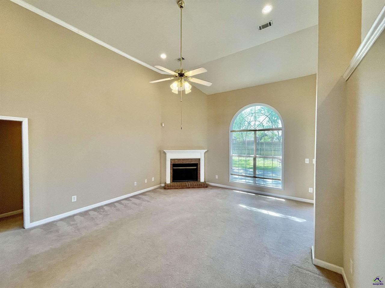 103 Oros Pt - Photo 3 of 29