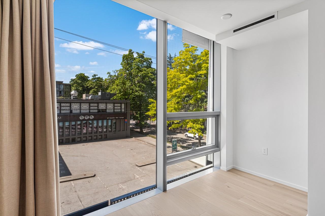 1568 - 1568 Alberni Street - 401 #401 - Photo 2 of 50