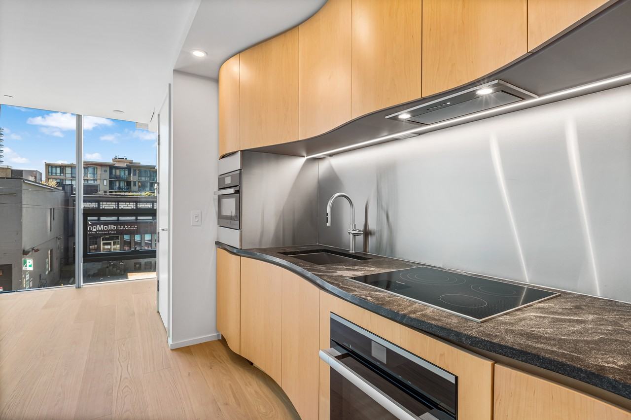 1568 - 1568 Alberni Street - 401 #401 - Photo 3 of 50