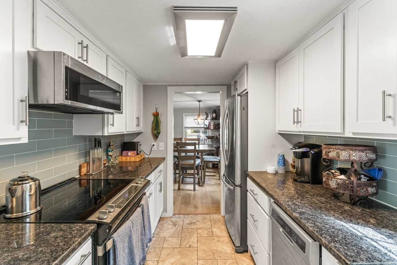 15 Hawthorne Rd - Photo 3 of 19