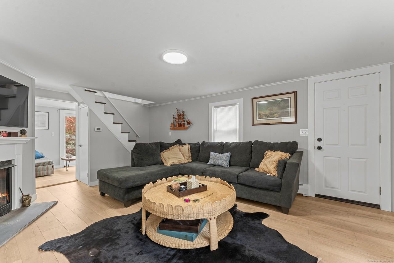 15 Hawthorne Rd - Photo 6 of 19