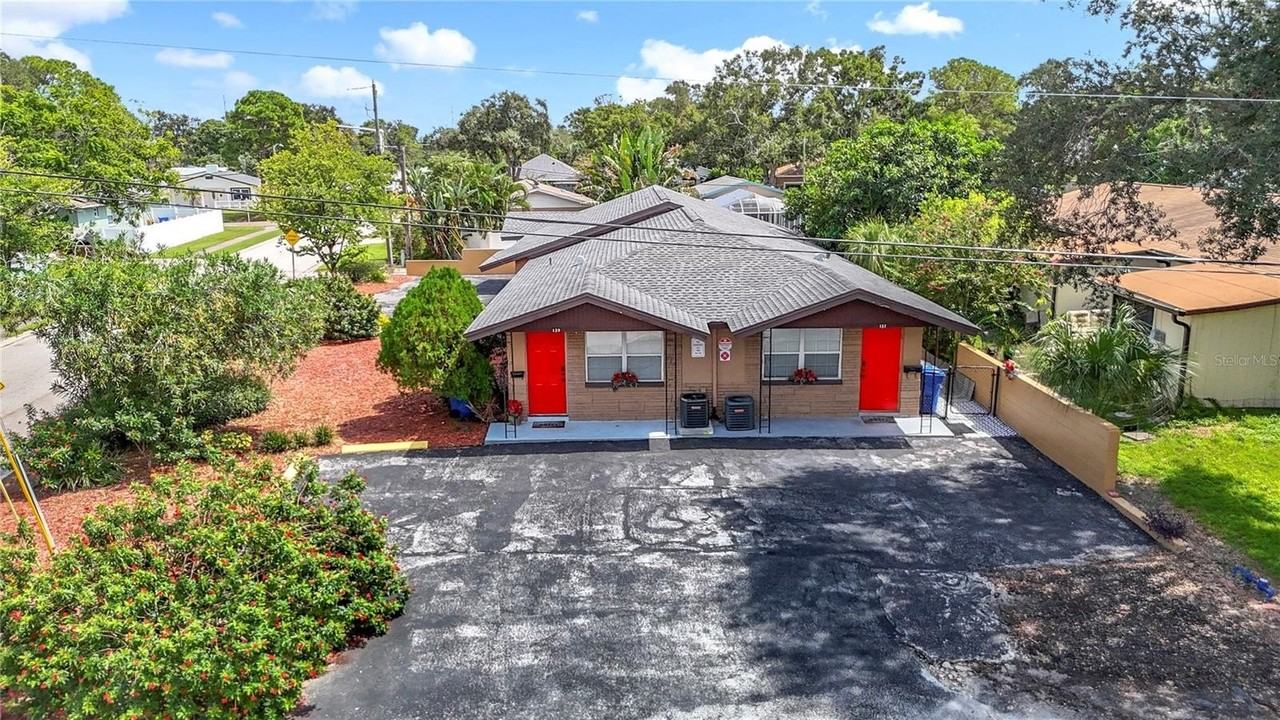 137 Se Jefferson Cir N - Photo 2 of 24