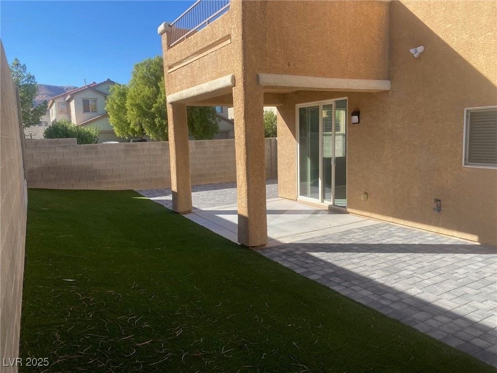 9541 Vast Valley Ave - Photo 3 of 32