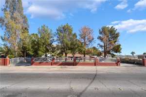featured image of 724 N Fogg St