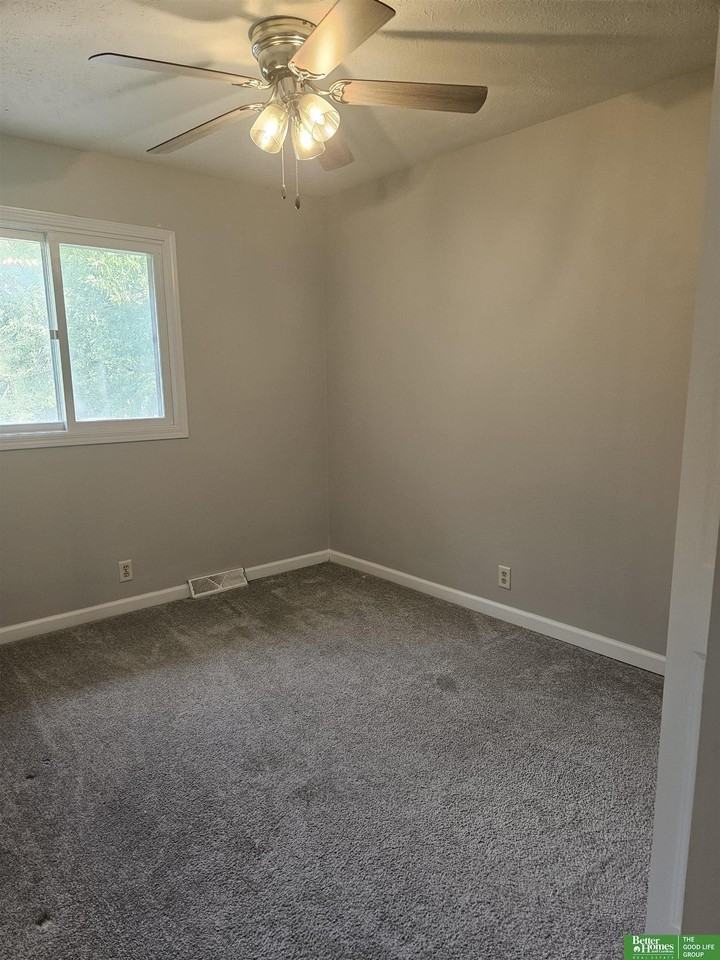 4318 N 129th St - Photo 7 of 19