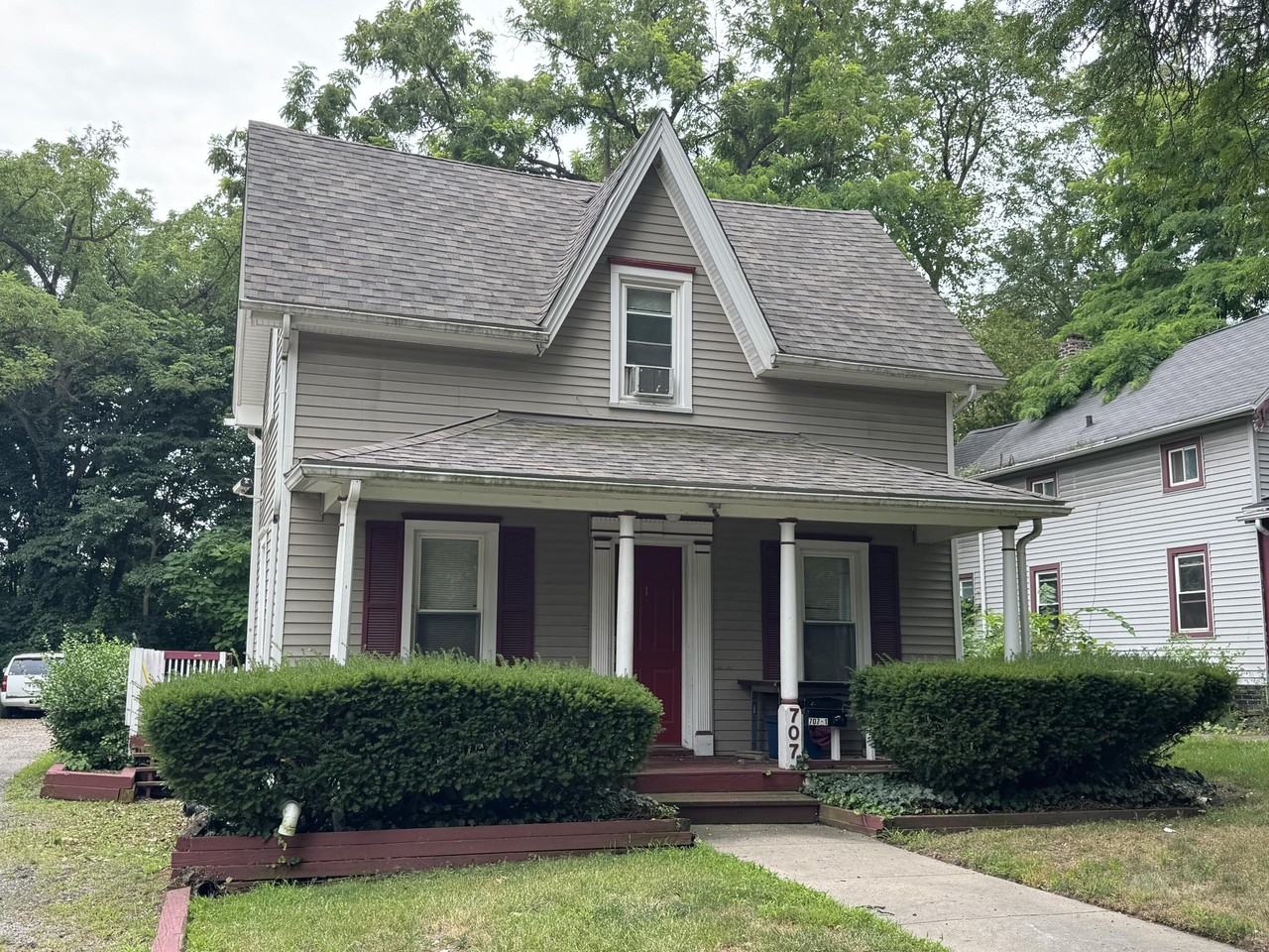 707 Congress Street #1