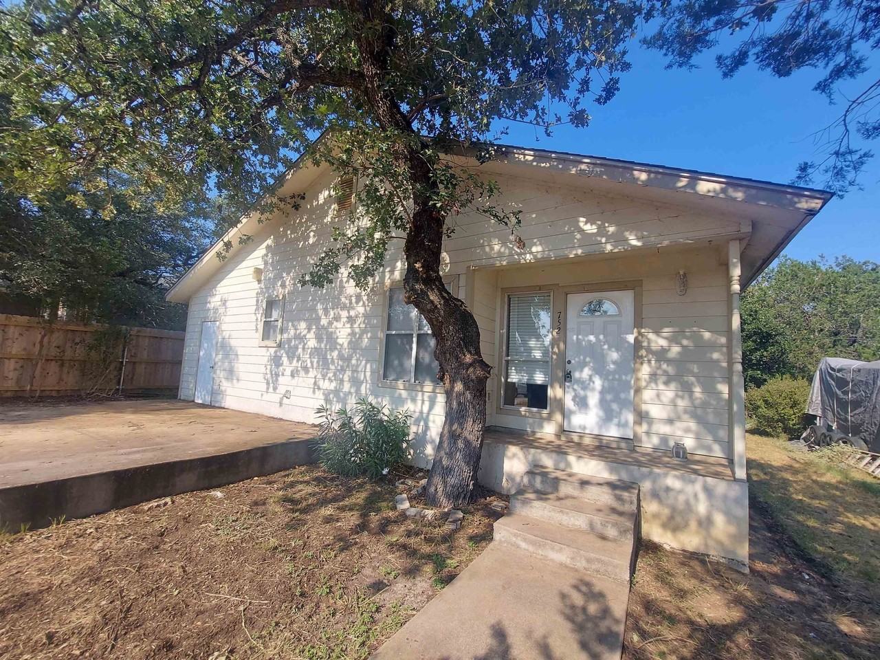 752 Pecan Ln - Photo 2 of 13