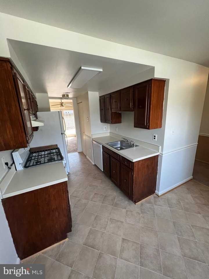 5805 Morningbird Ln - Photo 4 of 26