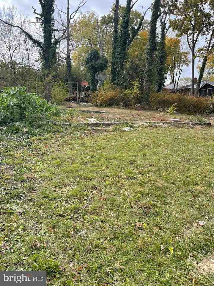 3207 Castleleigh Road - Photo 2 of 25