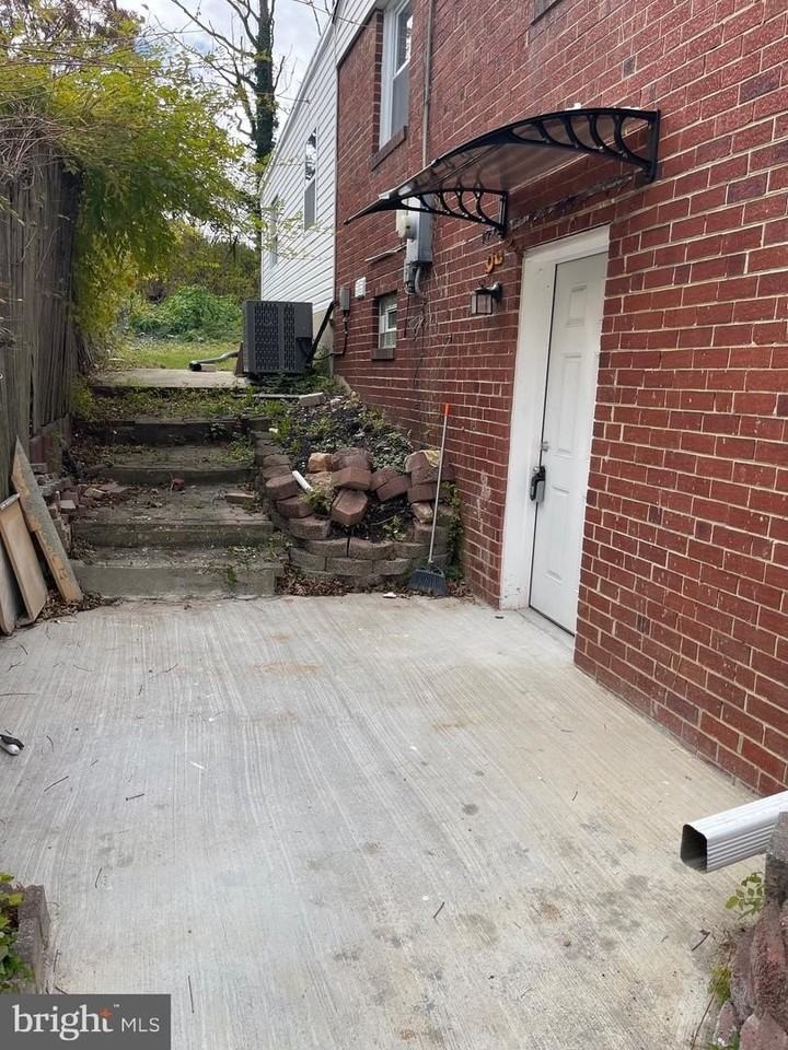 3207 Castleleigh Road - Photo 3 of 25