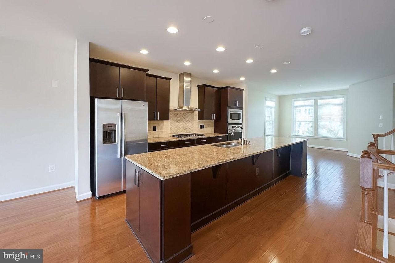 20769 Duxbury Terrace - Photo 5 of 41