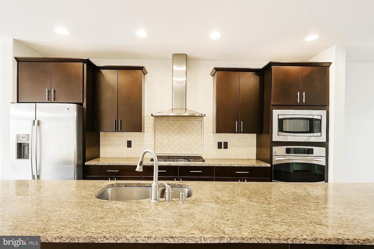 20769 Duxbury Terrace - Photo 6 of 41