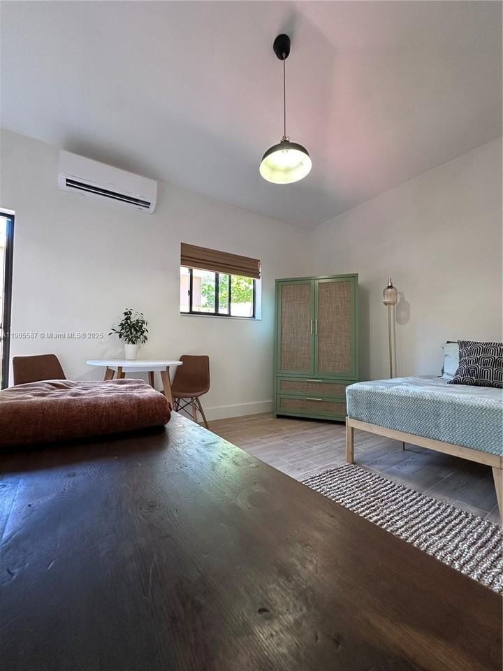 52 Northwest 68th Street #R - Photo 7 of 19