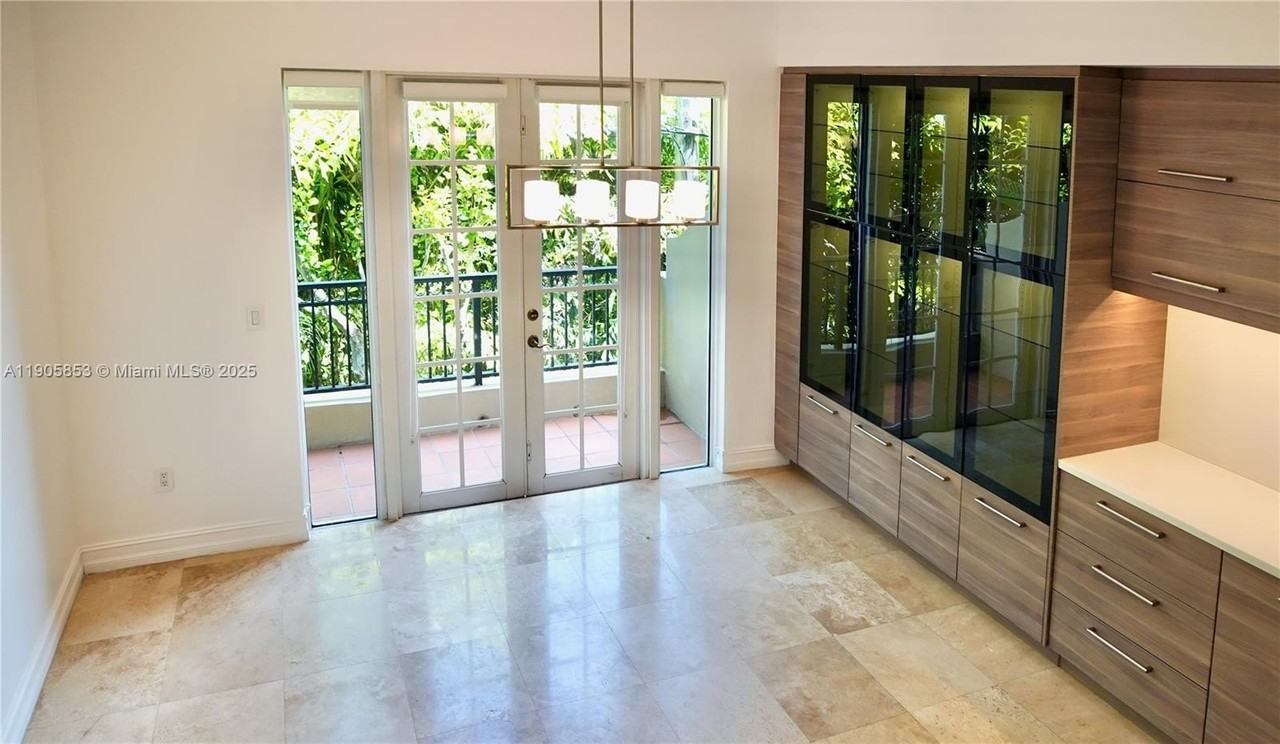 615 Santander Ave #B - Photo 3 of 23