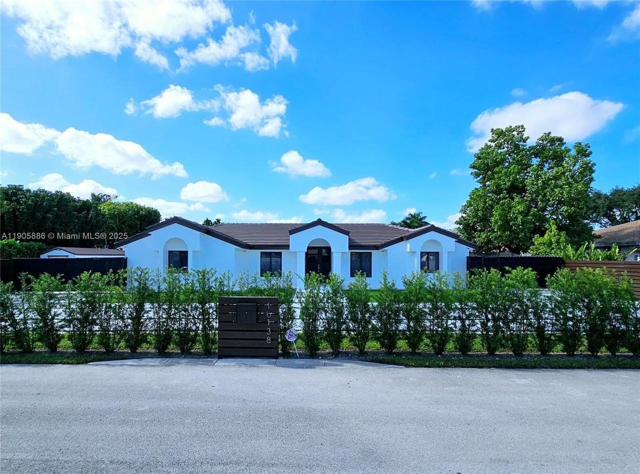 16138 Sw 154th Ct #0 - Photo 3 of 50