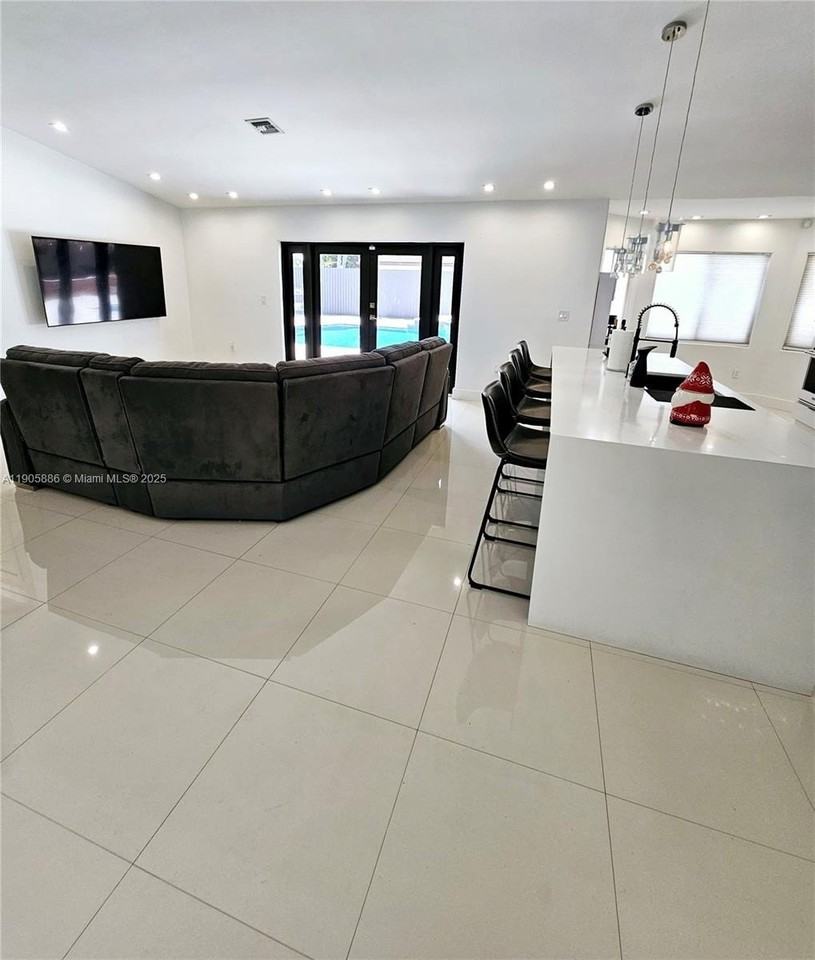 16138 Sw 154th Ct #0 - Photo 5 of 50