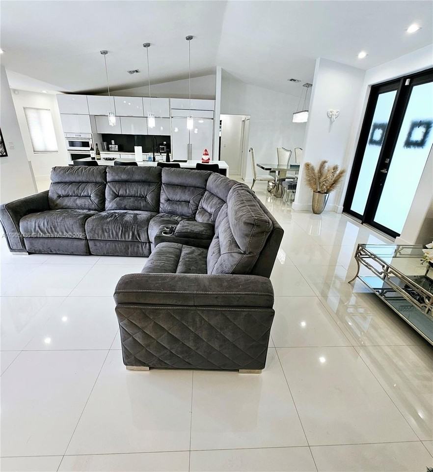 16138 Sw 154th Ct #0 - Photo 7 of 50