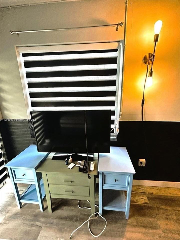 1441 Lincoln Rd #217 - Photo 7 of 15