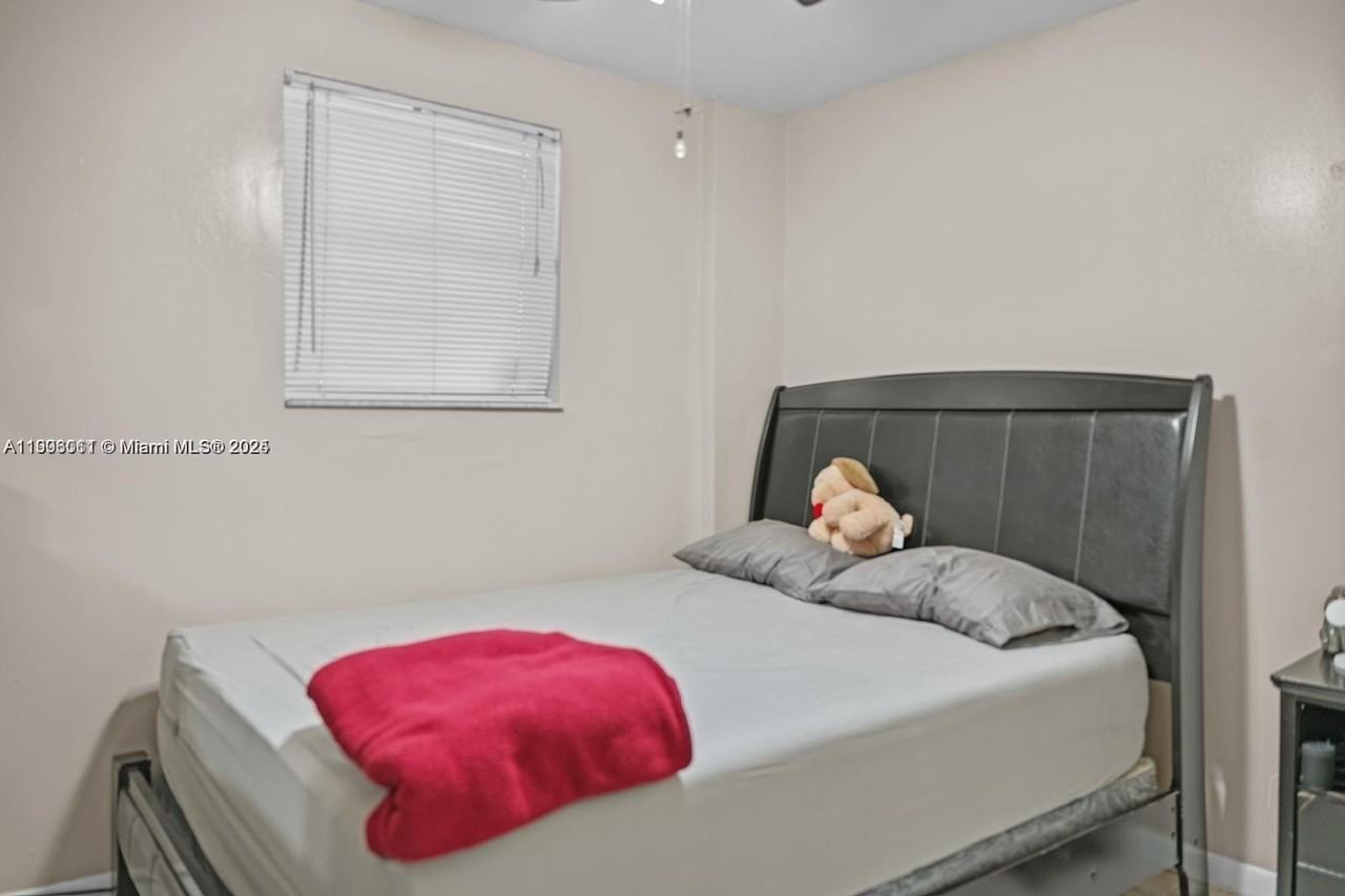 19310 Nw 48th Ct - Photo 3 of 3