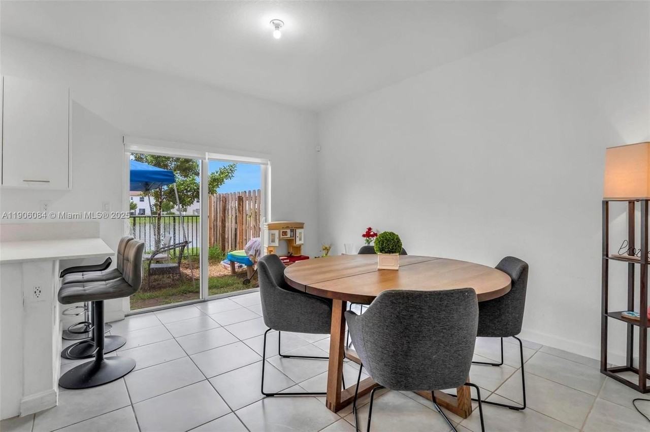 12774 Nw 22nd Pl - Photo 5 of 32