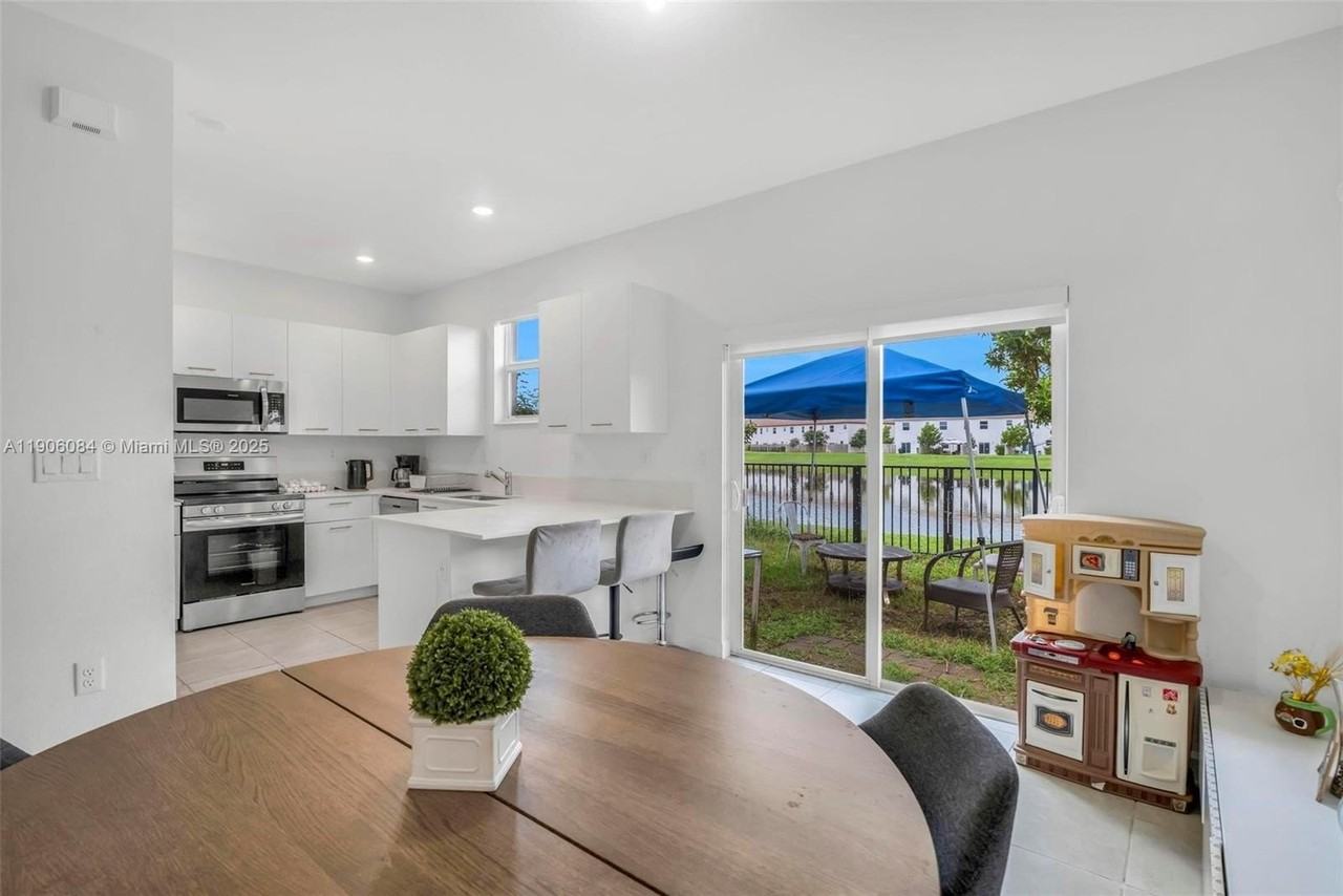 12774 Nw 22nd Pl - Photo 6 of 32