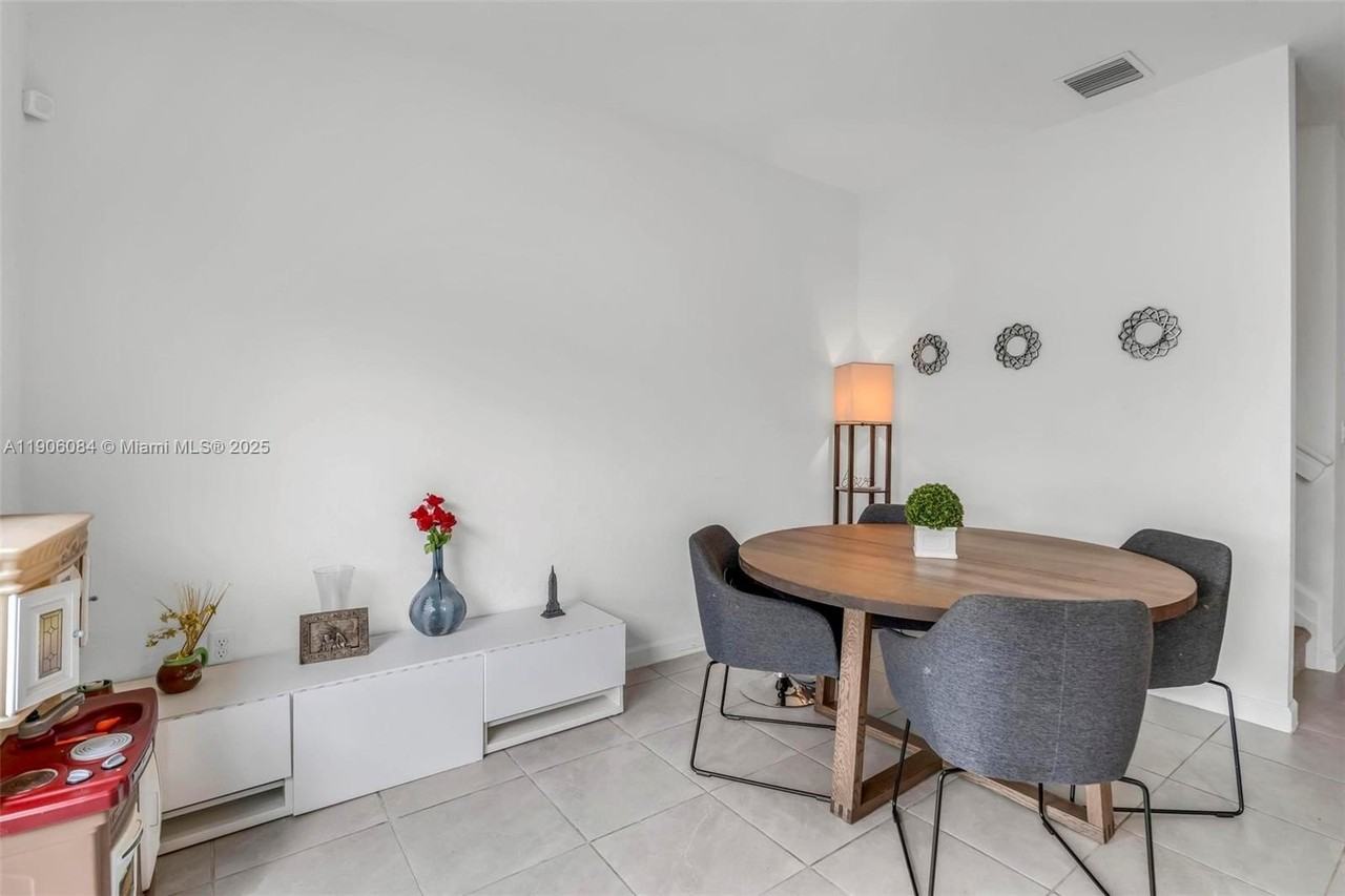 12774 Nw 22nd Pl - Photo 7 of 32