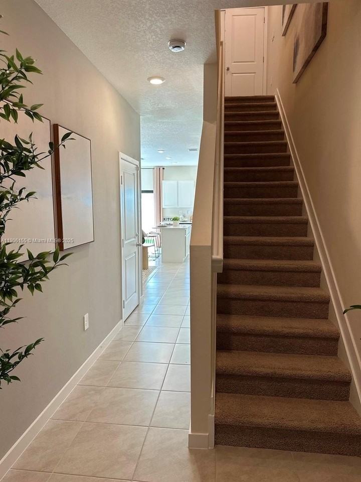 815 Southwest 11th Street - Photo 6 of 22