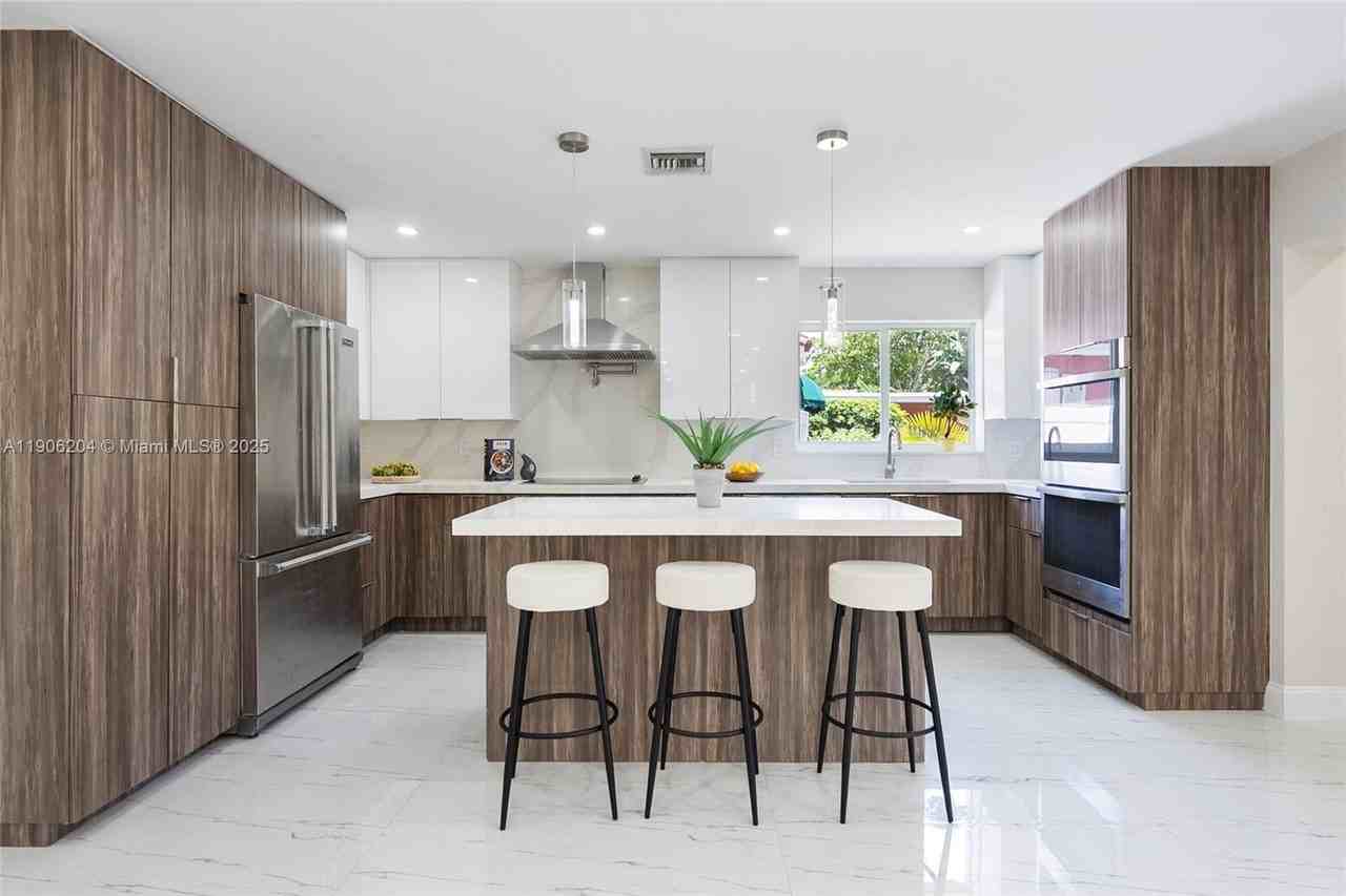 1510 Coolidge St - Photo 5 of 35