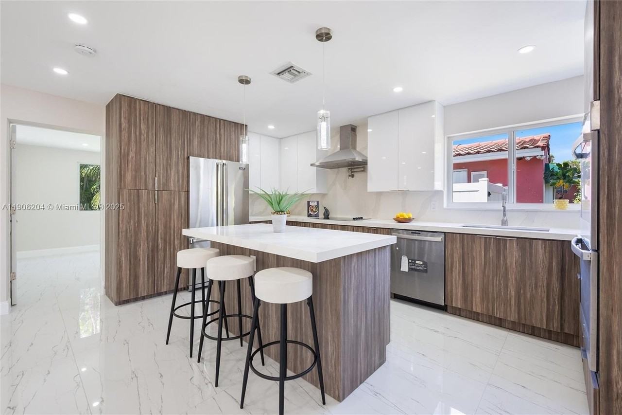 1510 Coolidge St - Photo 6 of 35