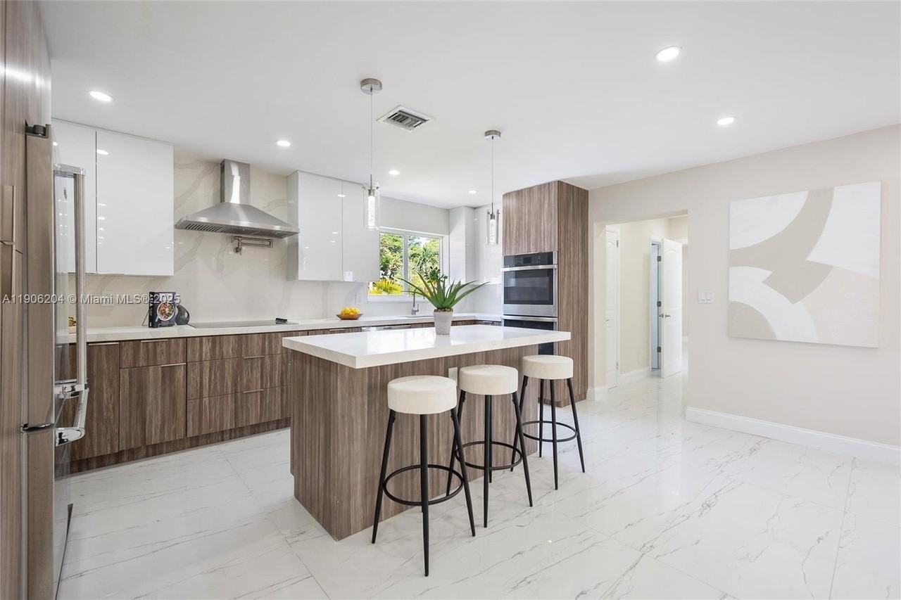 1510 Coolidge St - Photo 7 of 35