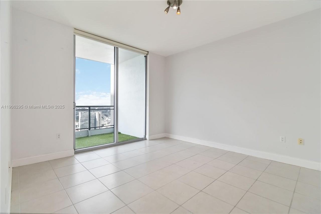 90 Southwest 3rd Street #4305 - Photo 6 of 16