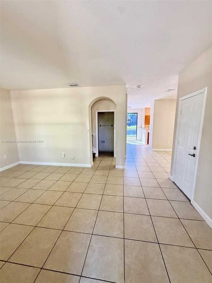 11326 Sw 238th St #11326 - Photo 3 of 27