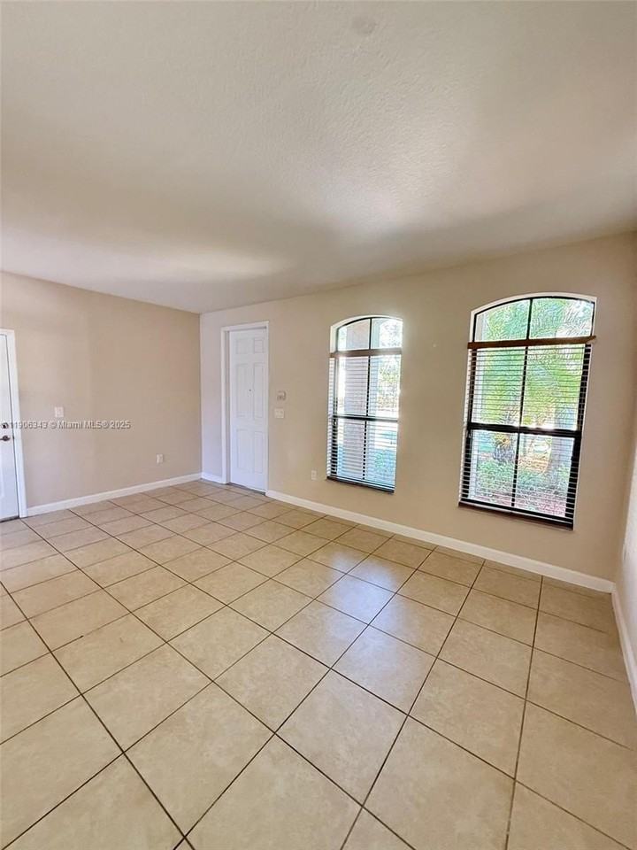 11326 Sw 238th St #11326 - Photo 4 of 27