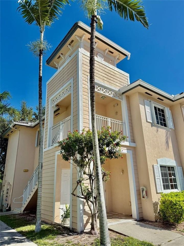 2665 Ne 4th St #201 - Photo 5 of 21