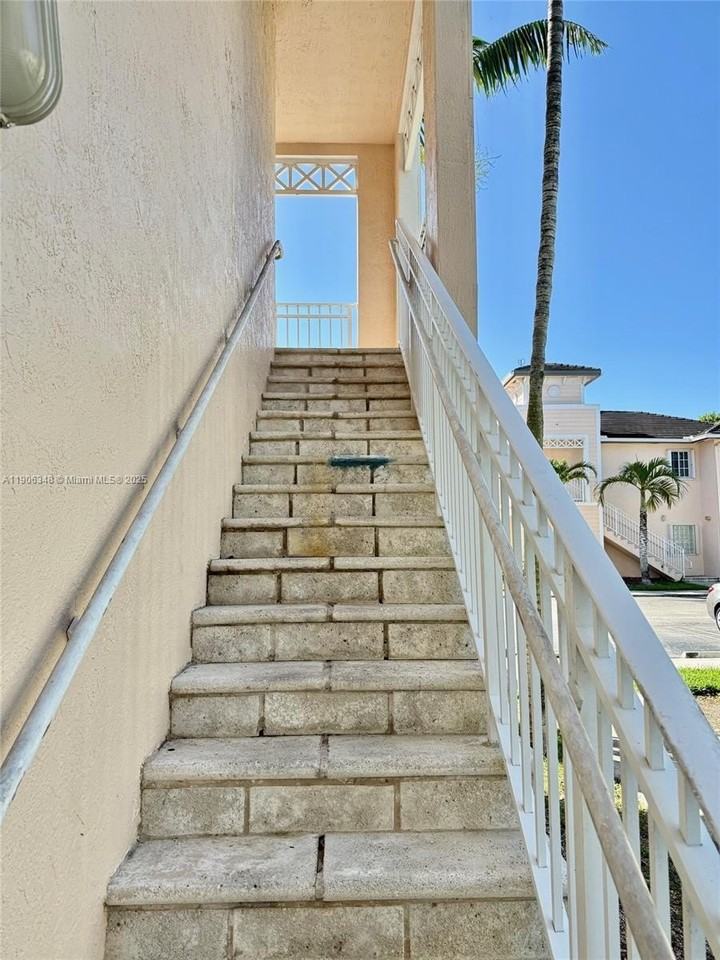 2665 Ne 4th St #201 - Photo 7 of 21