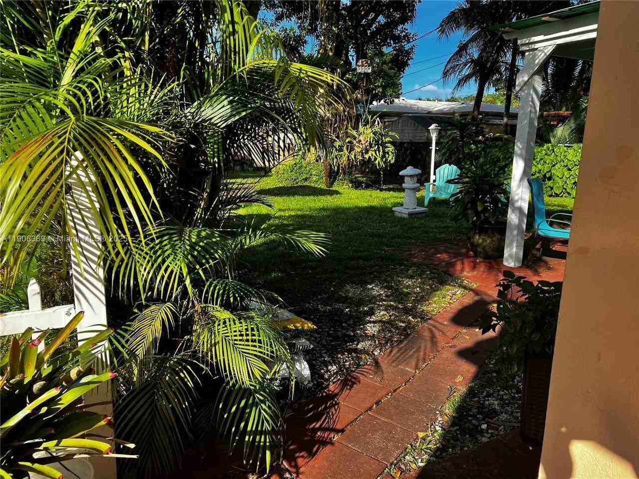 2618 Lincoln Street #4