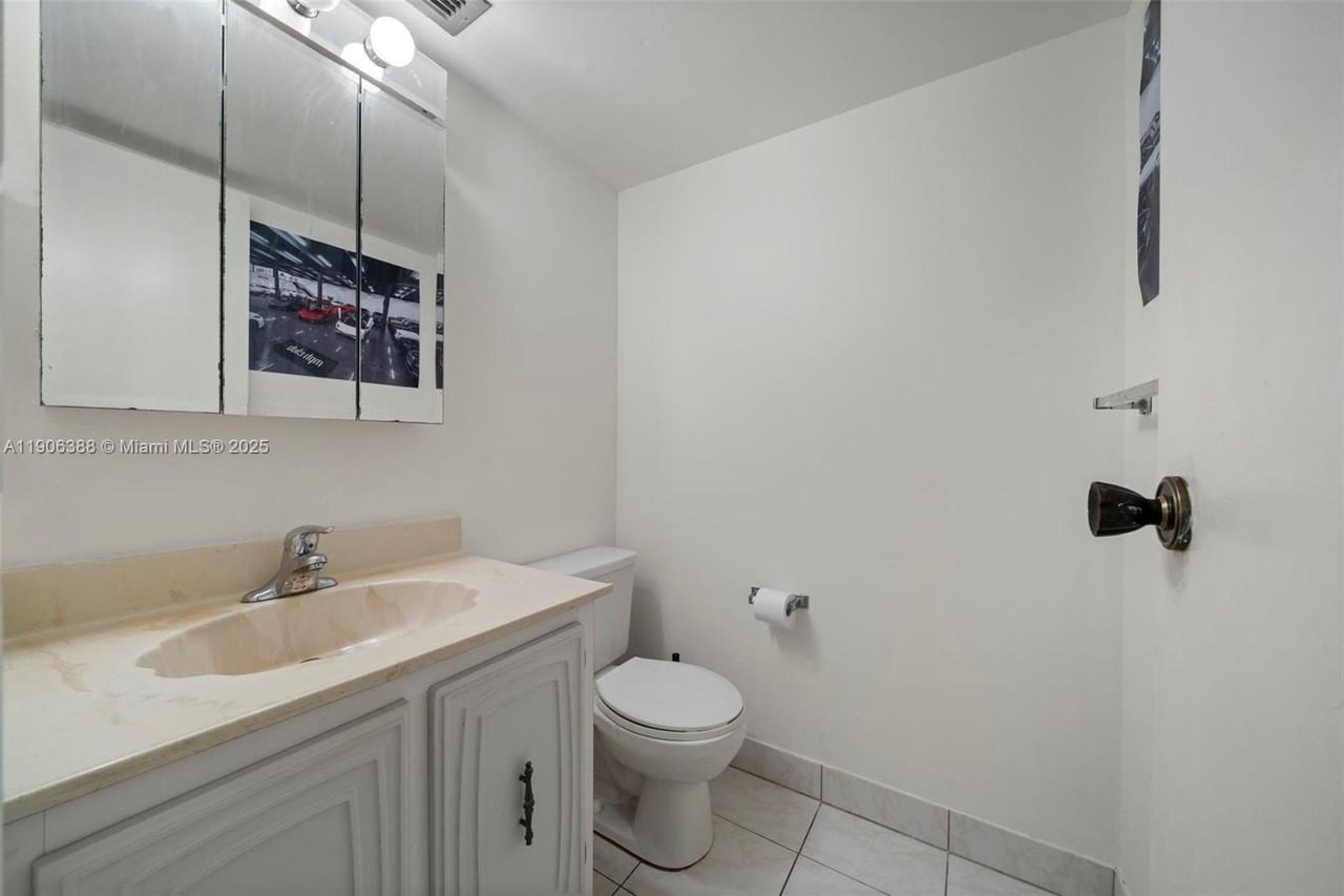 800 Parkview Dr #302 - Photo 7 of 22