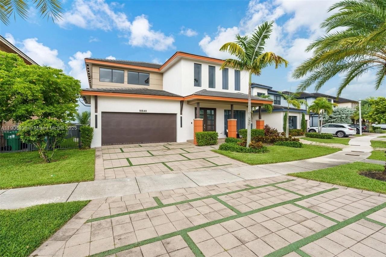 15540 Nw 88th Ave - Photo 2 of 45