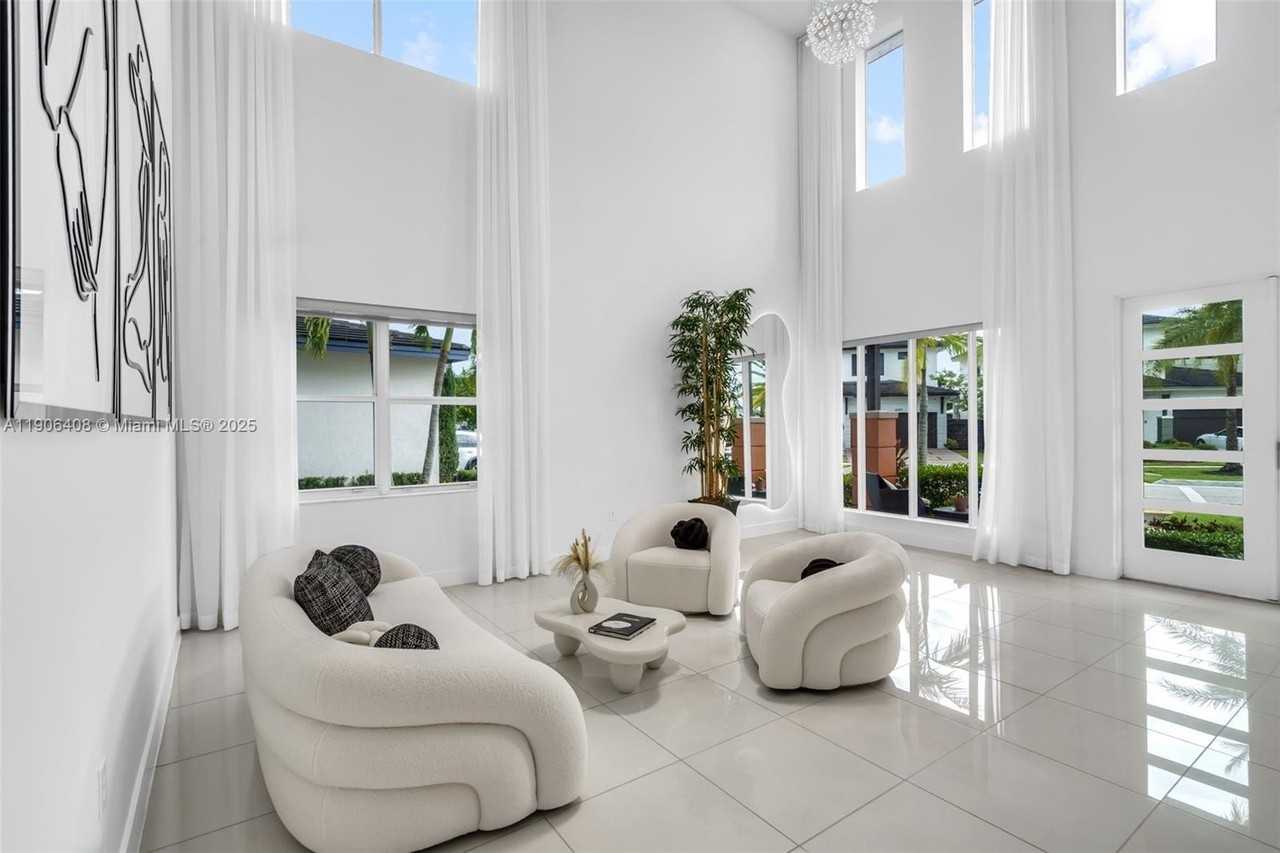 15540 Nw 88th Ave - Photo 3 of 45