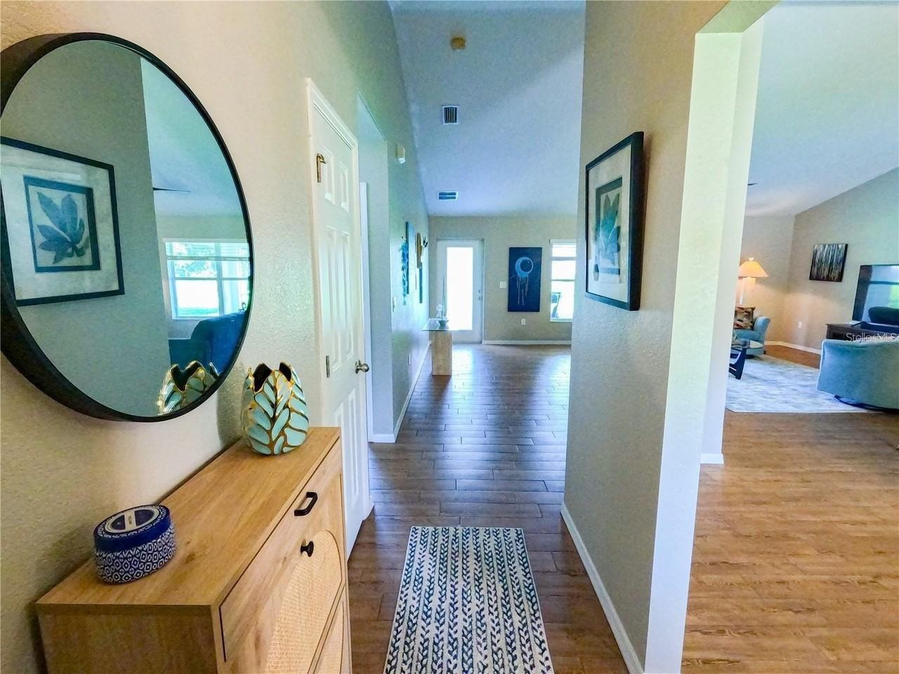 421 Londrina Dr - Photo 2 of 12