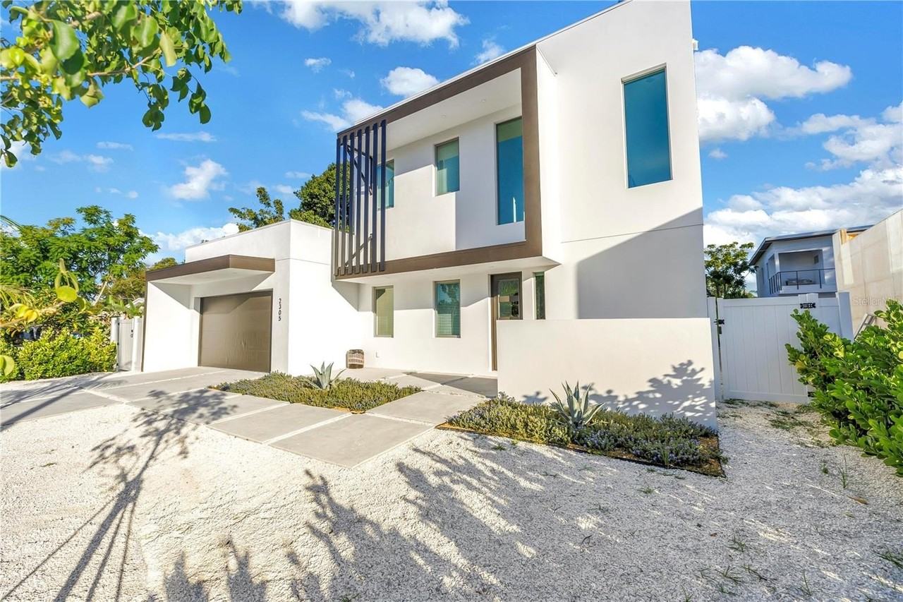 2305 Temple St - Photo 2 of 50