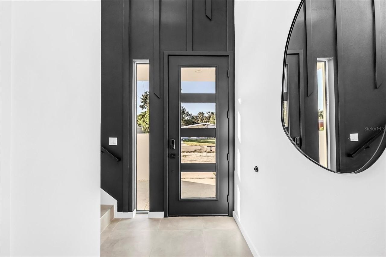 2305 Temple St - Photo 5 of 50