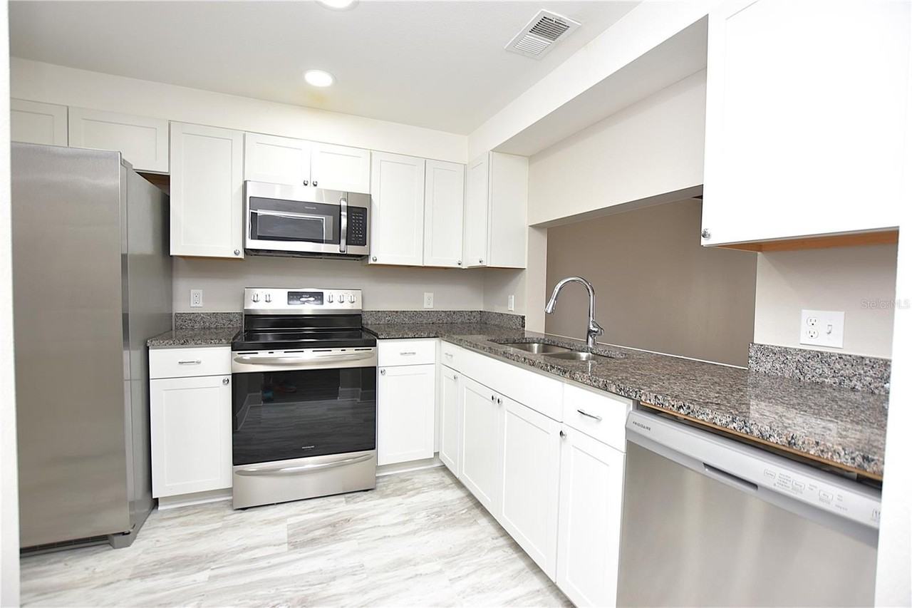 2241 9th St Se - Photo 4 of 25