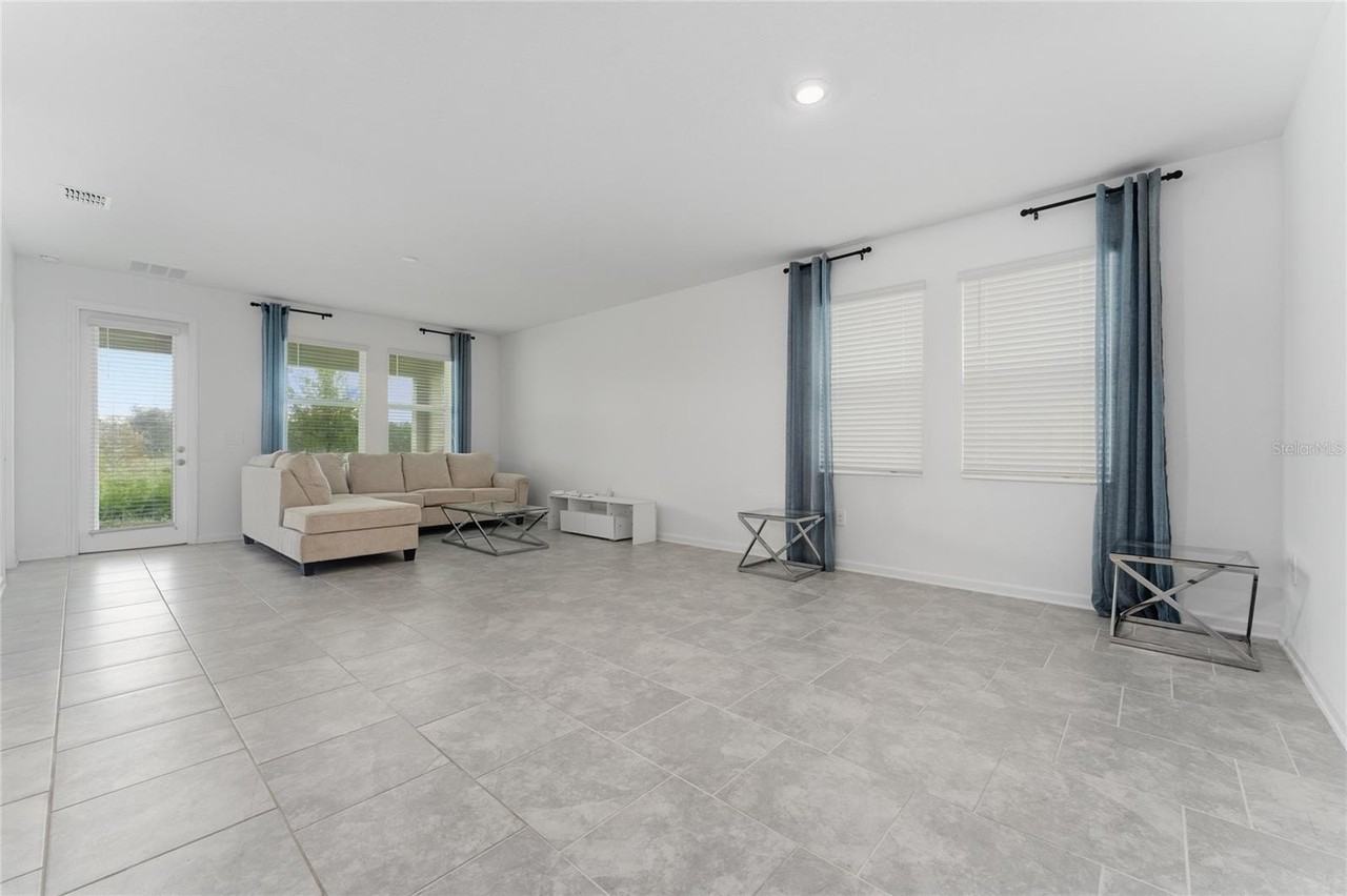 8967 Chipping Square Ln - Photo 4 of 28